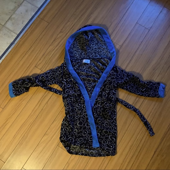Boy’s fleecy robe with hood and pockets - Picture 1 of 3